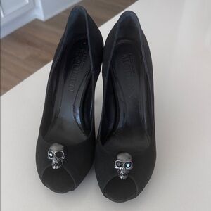 Alexander McQueen Black Peep-Toe Heels with Silver Skull